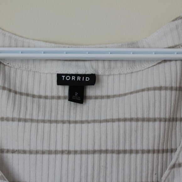 Torrid Ribbed Button Front Stripped Tank Top Sz2 - Picture 4 of 4